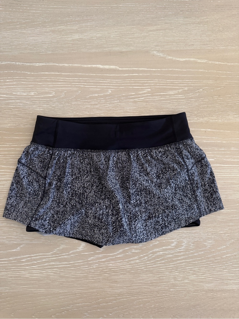lululemon athletica Black Waistband Gray Heathered Skort Shorts